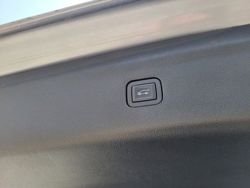 Used 2024 Buick Enclave Premium image 9