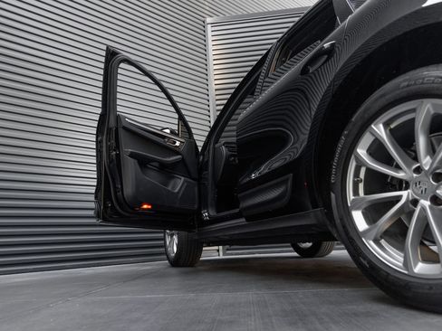 Used 2023 Porsche Macan AWD/4WD image 13