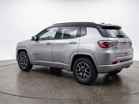 Used 2025 Jeep Compass Trailhawk AWD/4WD image 6