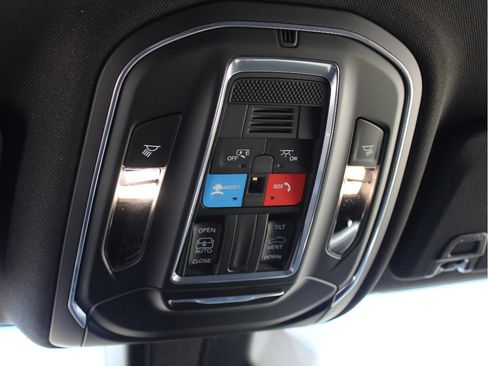 New 2025 Jeep Grand Cherokee L Laredo image 18