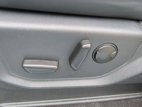 Used 2024 Ford Expedition XLT AWD/4WD image 30