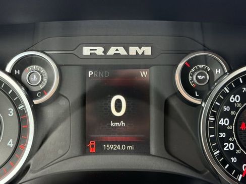 Used 2024 RAM 3500 Tradesman w/ Chrome Appearance Group AWD/4WD image 14