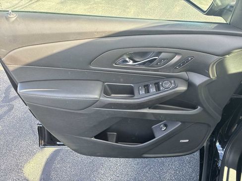 Used 2022 Chevrolet Traverse Premier image 23