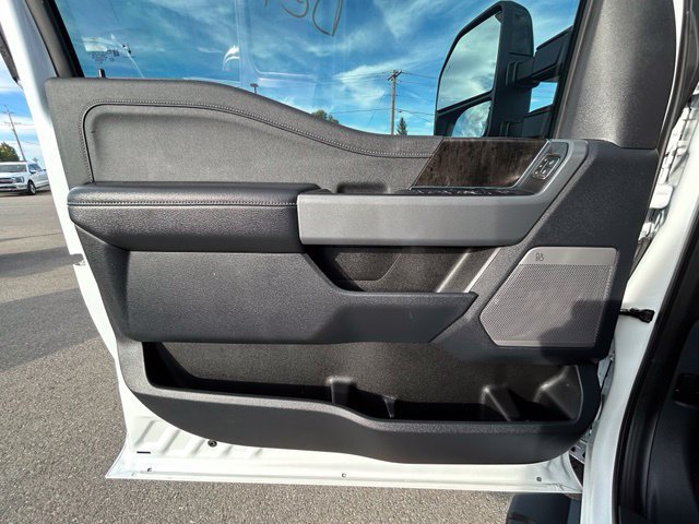 Used 2024 Ford F350 Lariat w/ Black Appearance Package AWD/4WD image 34
