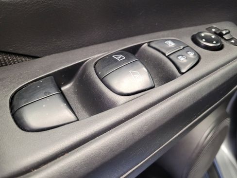 Used 2022 Nissan Kicks S image 27