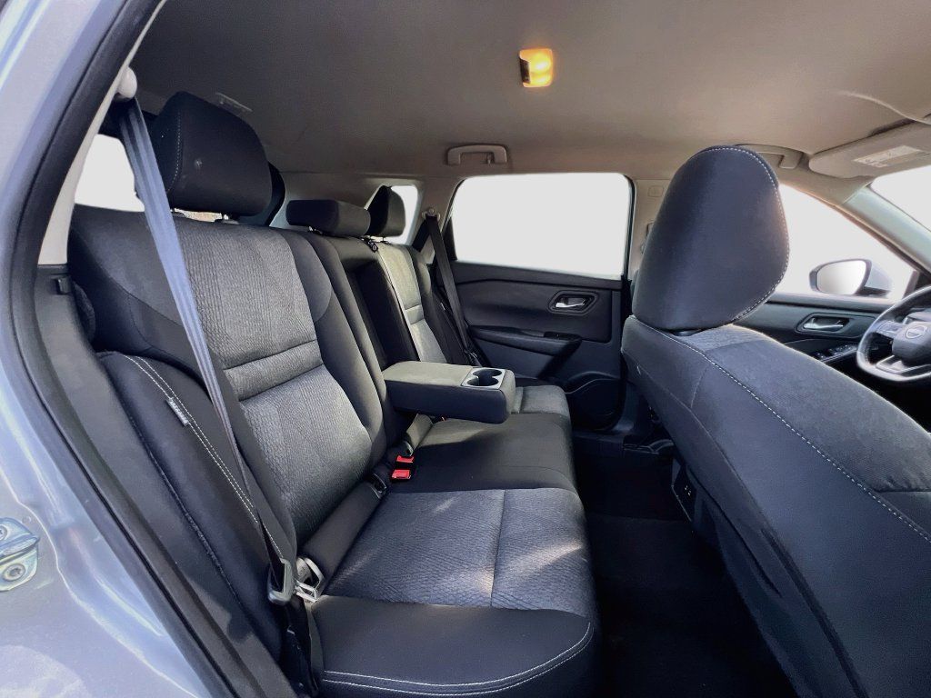 Used 2025 Nissan Rogue SV AWD/4WD image 24