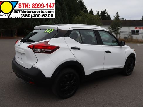 Used 2019 Nissan Kicks S image 7