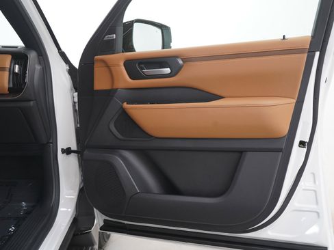 Certified 2025 Nissan Armada SL AWD/4WD image 9