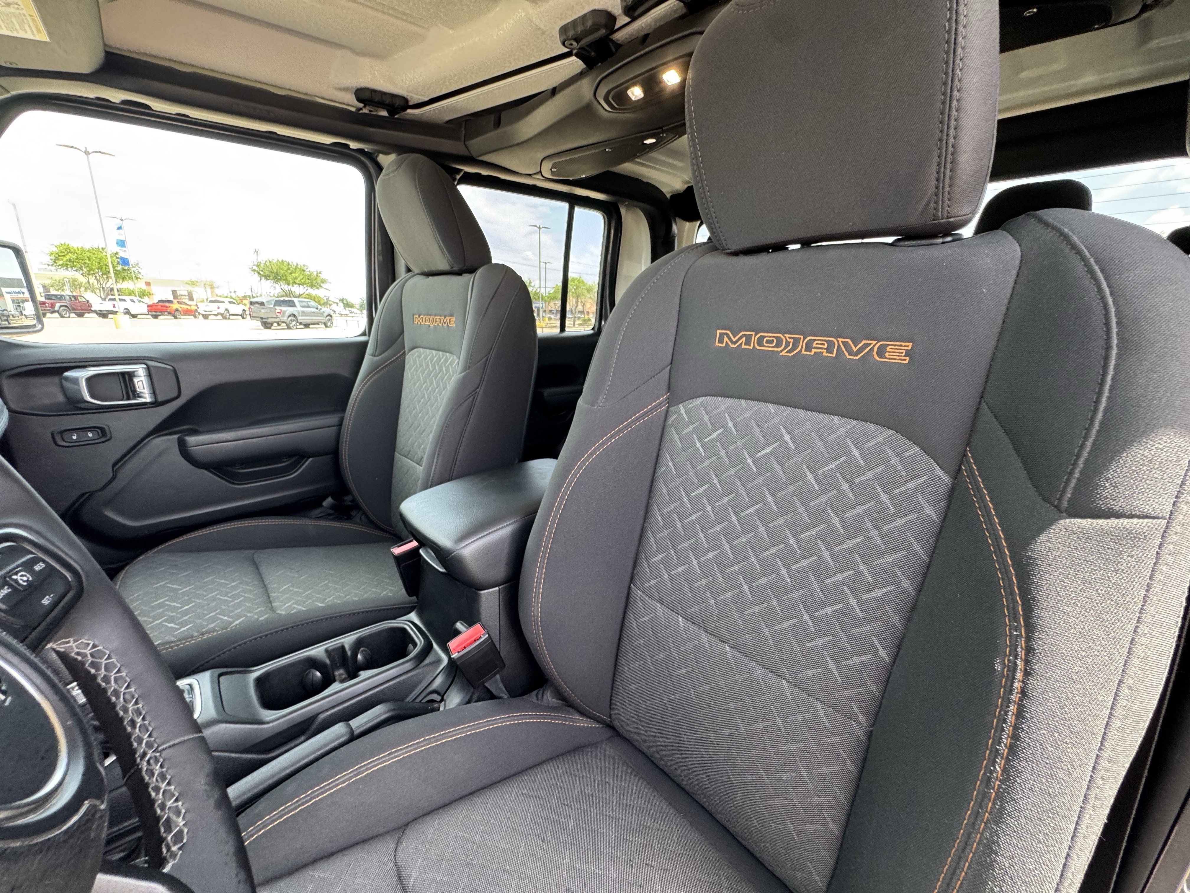 Used 2025 Jeep Gladiator Mojave AWD/4WD image 23