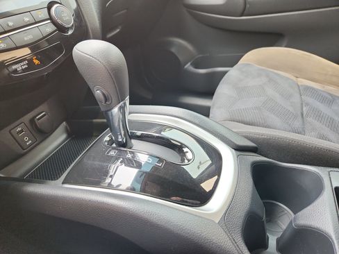 Used 2016 Nissan Rogue SV AWD/4WD image 22