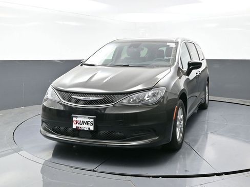 New 2026 Chrysler Voyager LX image 4