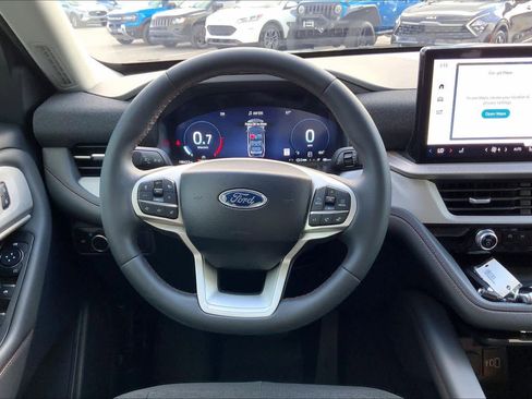 Certified 2025 Ford Explorer Active image 5