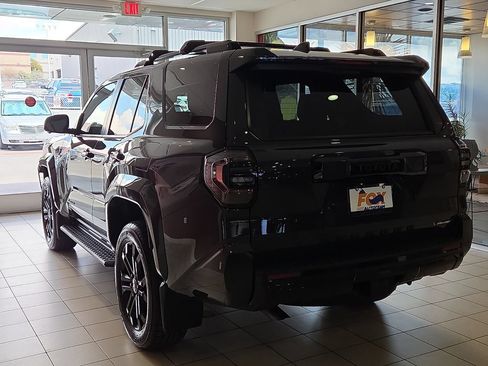 New 2026 Toyota 4Runner Platinum AWD/4WD image 3