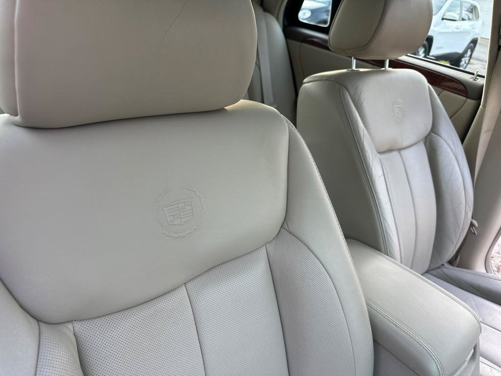 Used 2006 Cadillac DTS w/ Trunk Convenience Package FWD image 31
