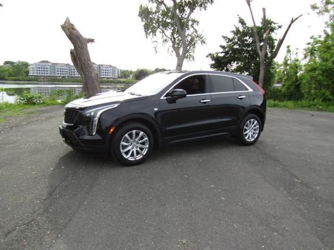 Used 2022 Cadillac XT4 Luxury AWD/4WD image 2