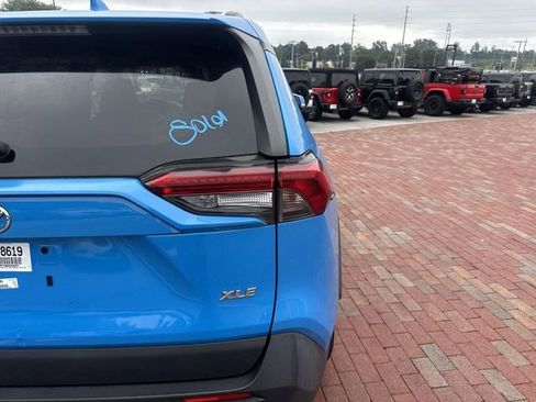 Used 2019 Toyota RAV4 XLE FWD image 11