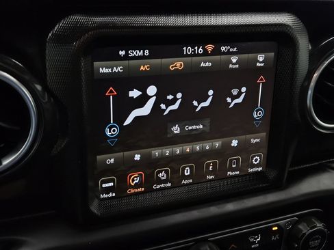 Used 2022 Jeep Wrangler Unlimited Sahara AWD/4WD image 15