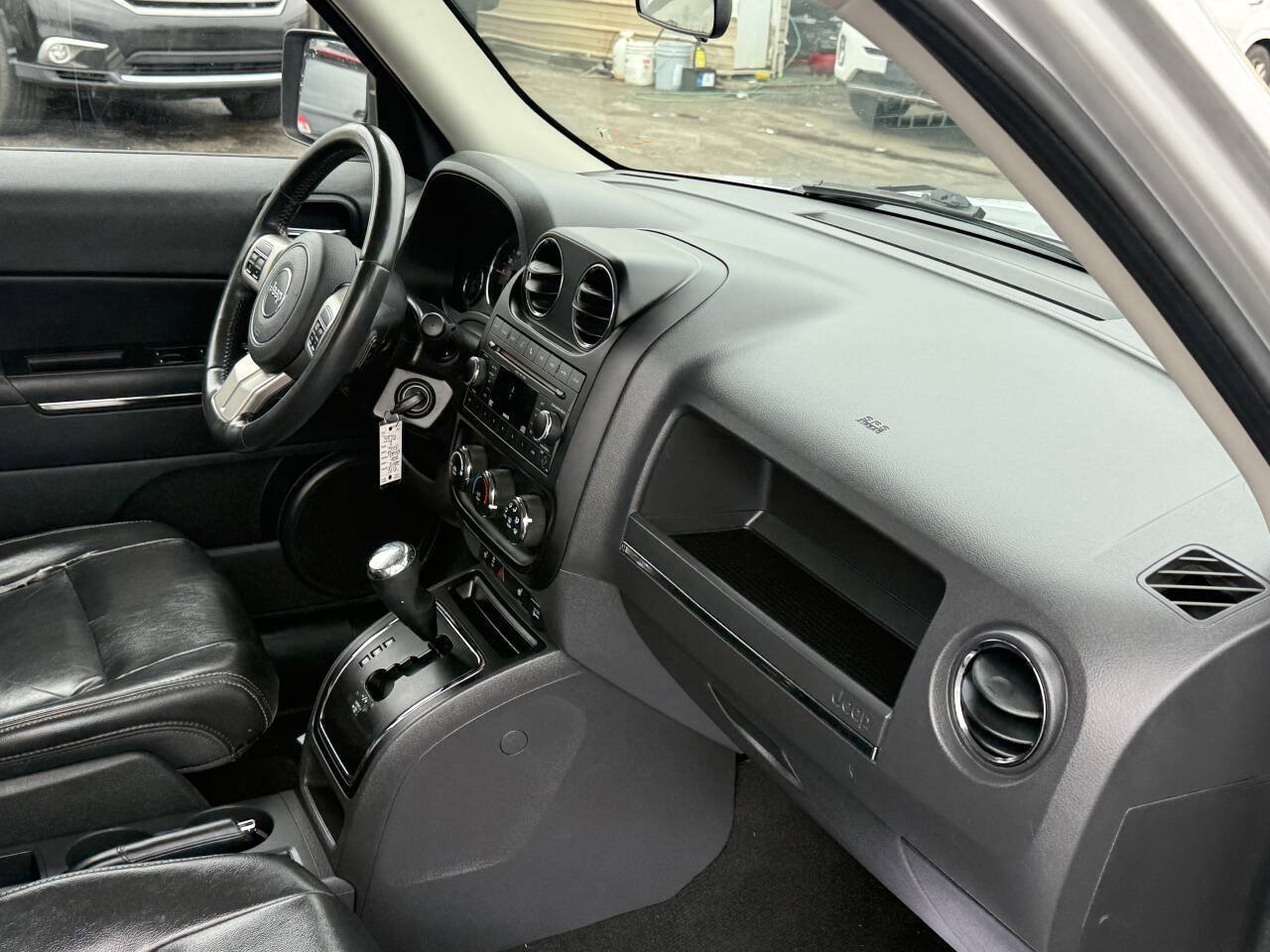 Used 2011 Jeep Patriot Latitude FWD image 14