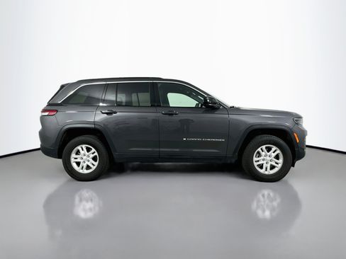 Used 2025 Jeep Grand Cherokee Laredo w/ Luxury Tech Group I AWD/4WD image 8