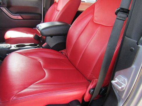 Used 2016 Jeep Wrangler Sport image 10