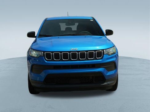 Used 2023 Jeep Compass Sport AWD/4WD image 2