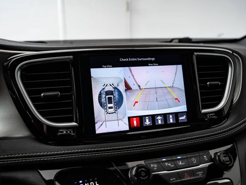 Used 2022 Chrysler Pacifica Limited w/ Uconnect Theater Family Group AWD/4WD image 37