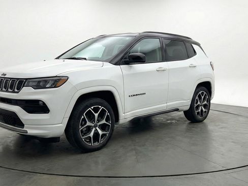 Used 2025 Jeep Compass Limited image 3