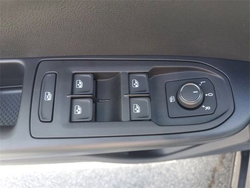 New 2025 Volkswagen Taos SE image 32