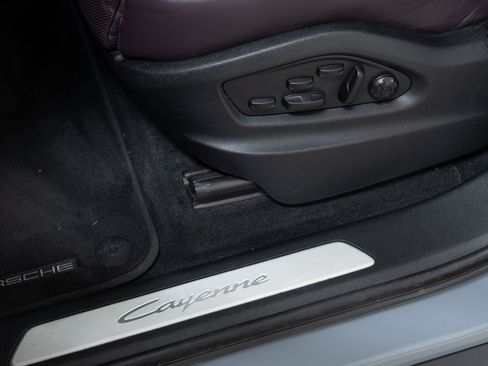 Certified 2024 Porsche Cayenne Coupe AWD/4WD image 16