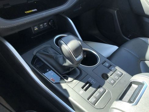 Used 2023 Toyota Highlander XLE AWD/4WD image 20