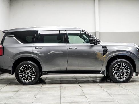 Used 2025 Nissan Armada Platinum image 6