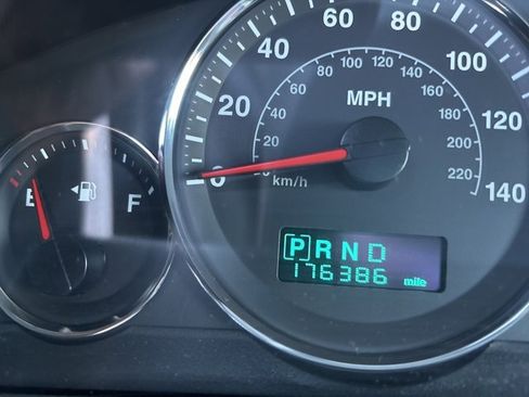 Used 2006 Jeep Grand Cherokee Limited image 9