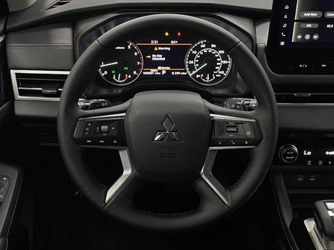 New 2025 Mitsubishi Outlander SE image 14