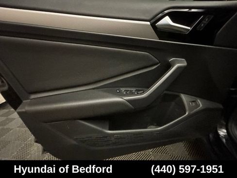 Used 2019 Volkswagen Jetta R-Line w/ R-Line Cold Weather Package FWD image 11