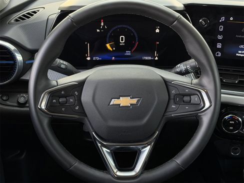 Certified 2025 Chevrolet Trax LT w/ LT Convenience Package image 13