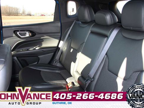 Used 2025 Jeep Compass Latitude w/ Altitude Special Edition image 20