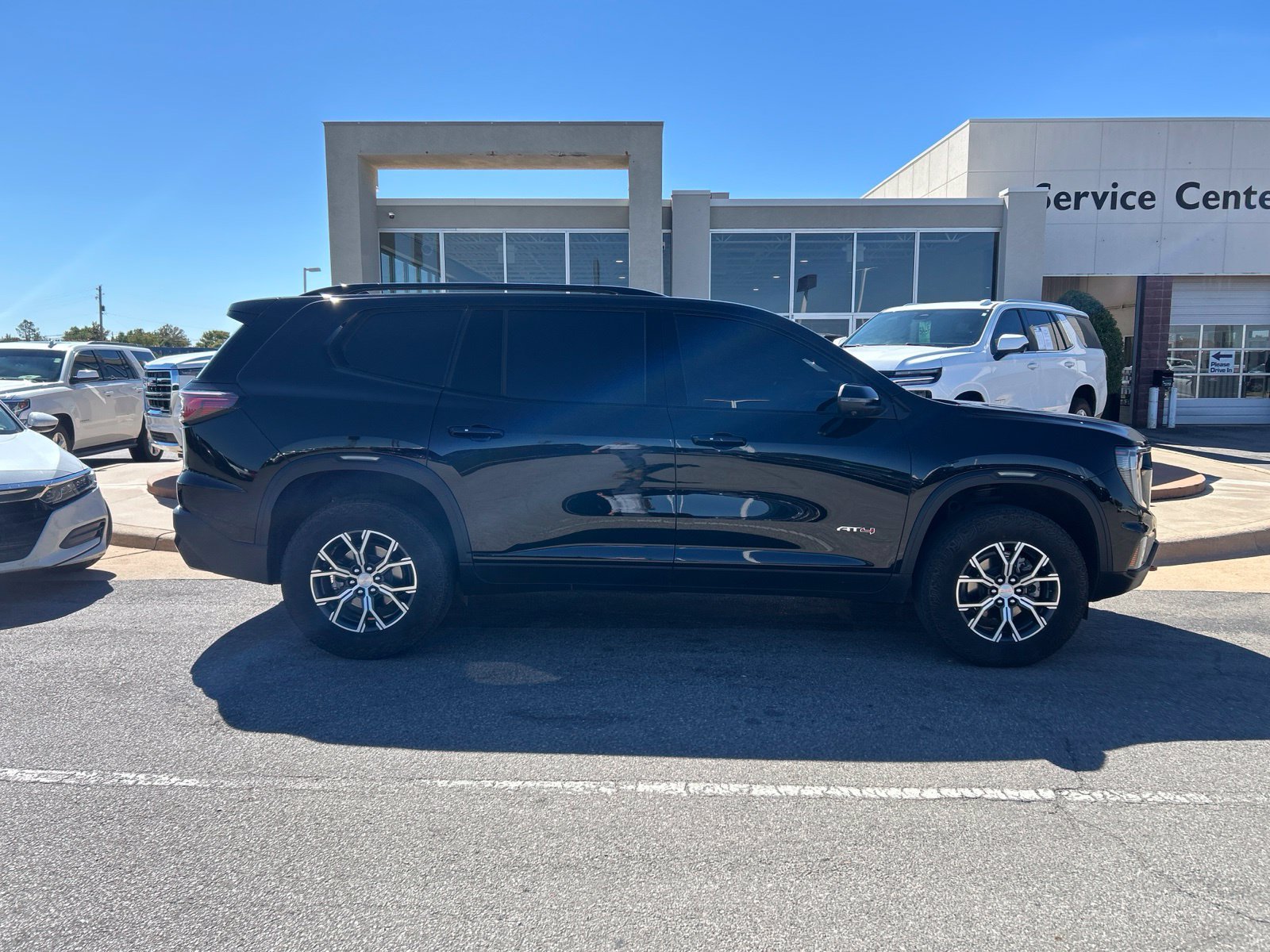 Used 2025 GMC Acadia AT4 AWD/4WD image 4