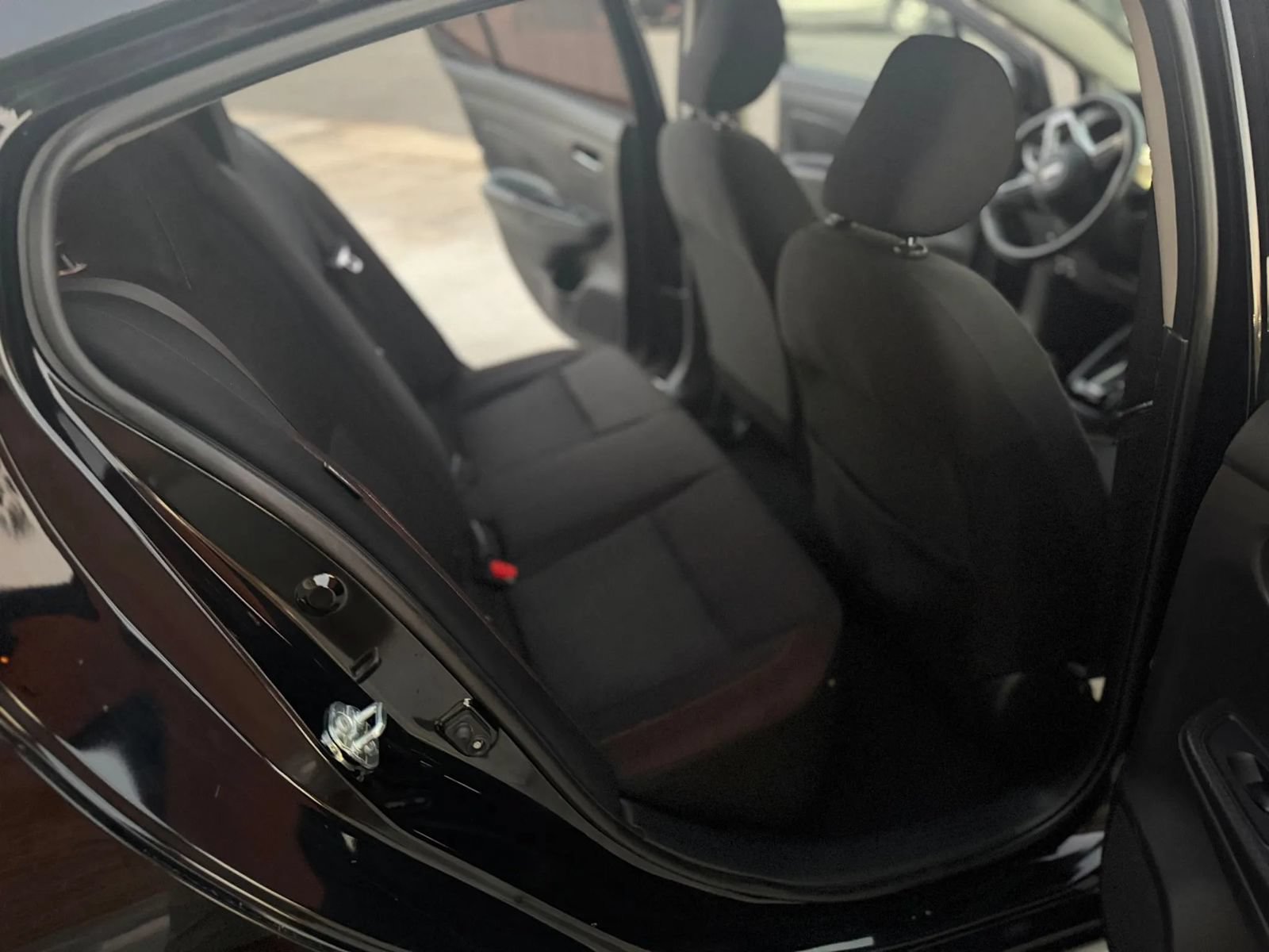 Used 2020 Nissan Versa SR FWD image 8