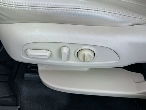 Used 2018 Buick Enclave Essence FWD image 18