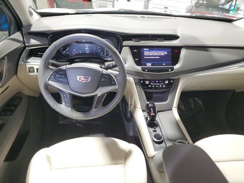 Used 2023 Cadillac XT5 Premium Luxury w/ LPO, Premium Carpet Package FWD image 17