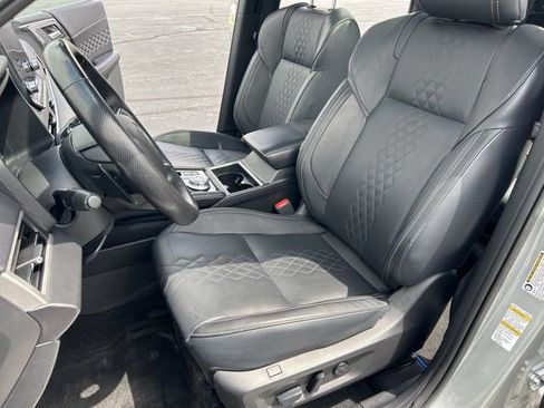 Used 2025 Mitsubishi Outlander 4WD Plug-In Hybrid image 32