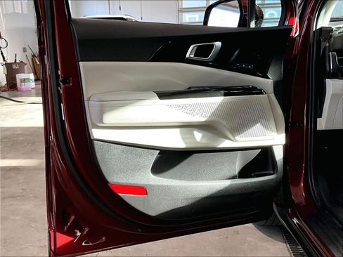 Used 2023 Kia Carnival SX Prestige image 9