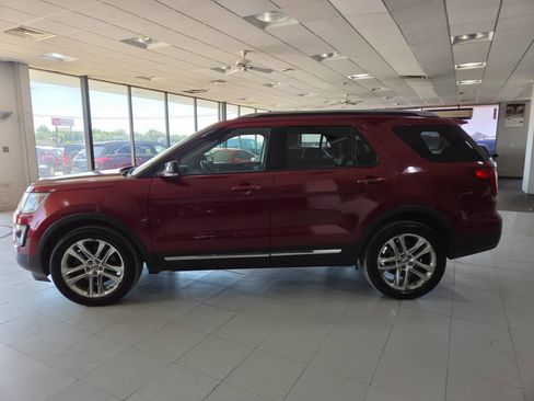 Used 2016 Ford Explorer XLT w/ Equipment Group 202A AWD/4WD image 4