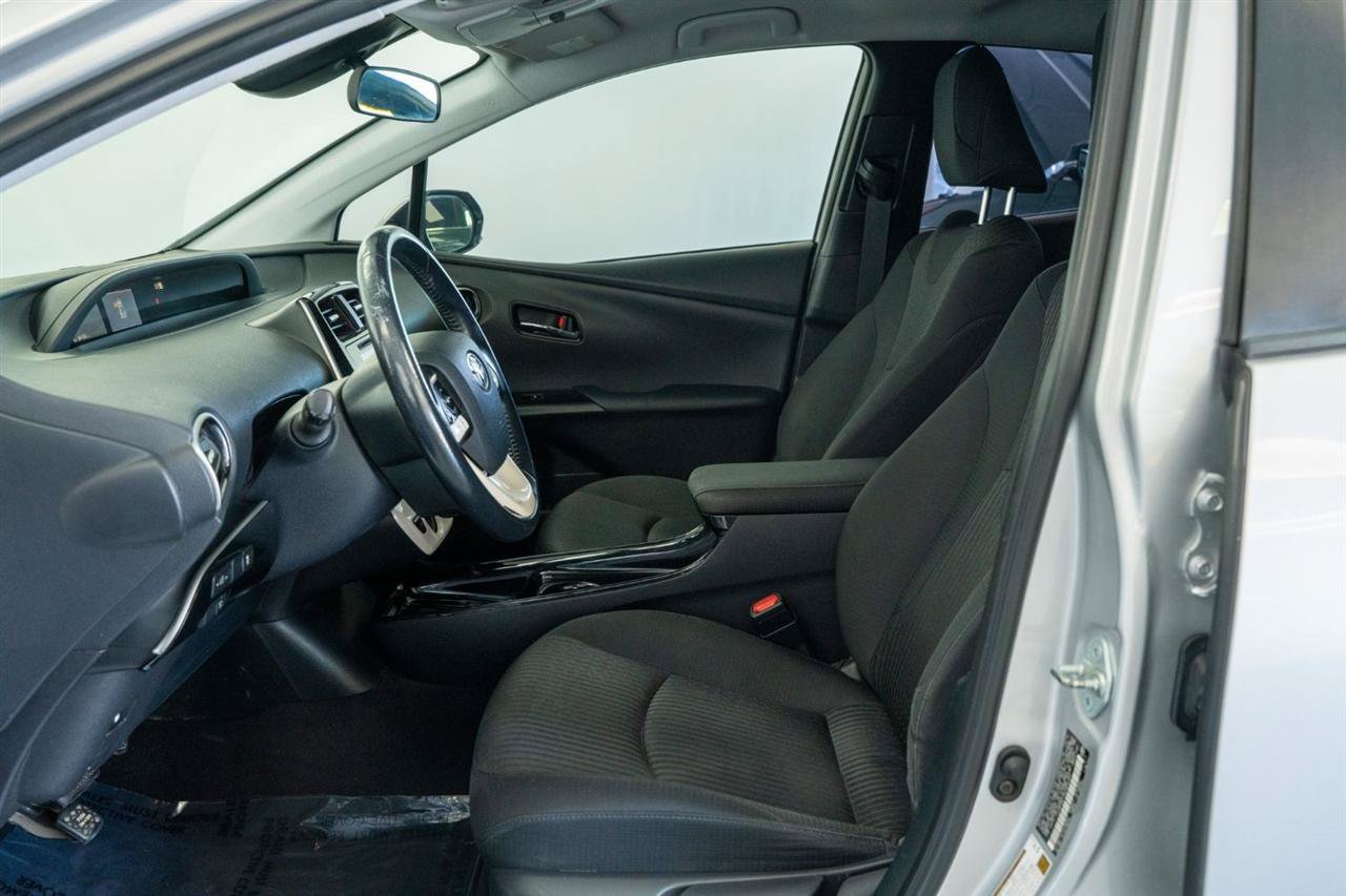 Used 2017 Toyota Prius Three w/ Carpet Mat Package FWD image 11