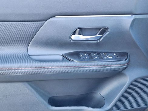 New 2026 Nissan Kicks SR FWD image 17