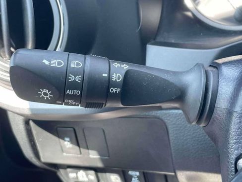 Used 2022 Toyota Tacoma TRD Off-Road w/ Technology Package AWD/4WD image 27