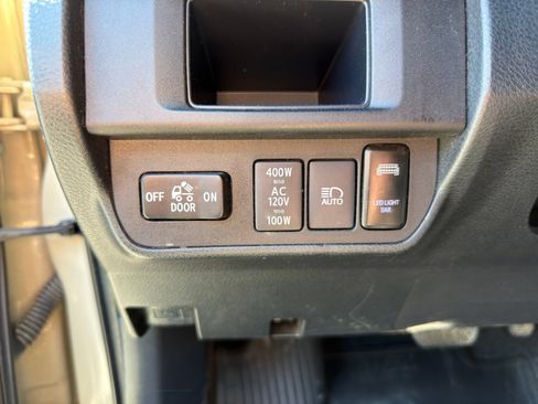 Used 2019 Toyota Tacoma TRD Off-Road AWD/4WD image 13
