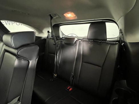 Used 2023 Toyota Highlander XLE AWD/4WD image 22
