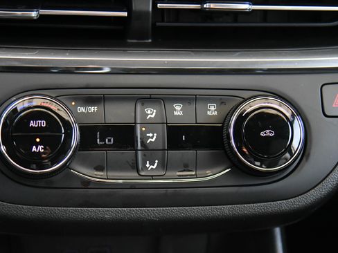 Used 2025 Buick Envista Preferred FWD image 24