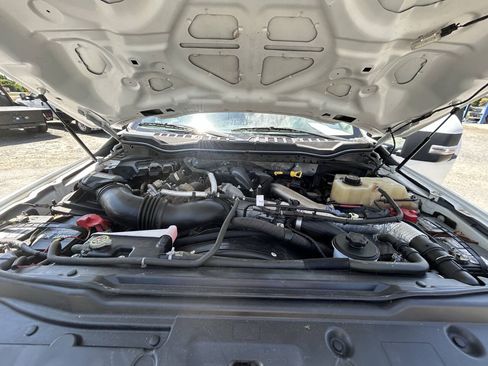 Used 2018 Ford F550 4x4 Crew Cab Super Duty w/ Power Equipment Group image 22